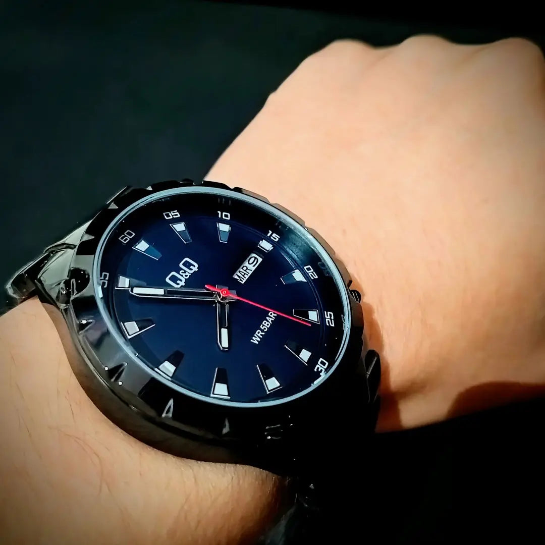 Reloj QyQ caballero Negro y azul Acero inoxidable con calendario - Emma Home Store