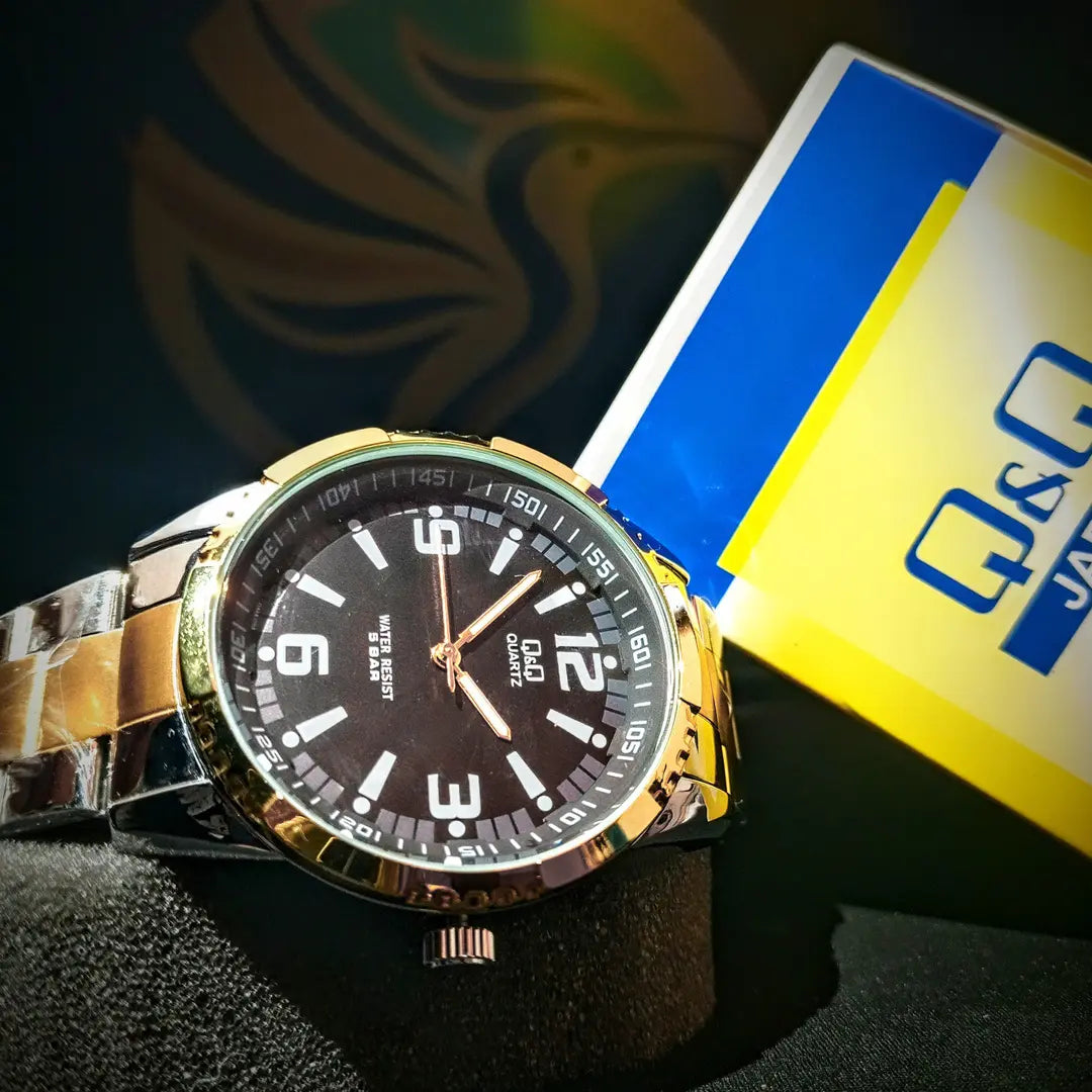 Reloj QyQ Caballero Plata y oro fondo Negro Acero inoxidable con calendario funcional - Emma Home Store
