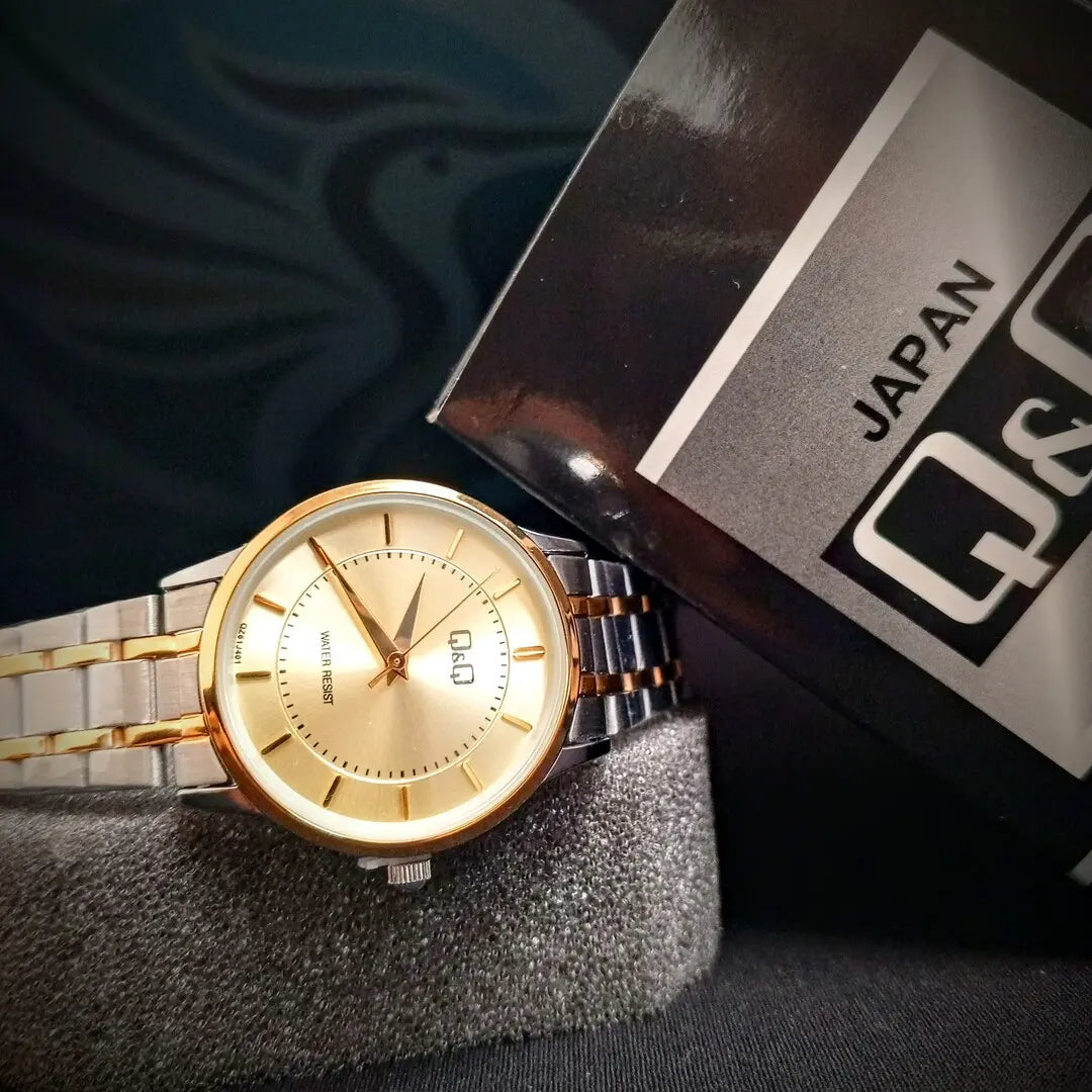 Reloj QyQ Dama bicolor fondo dorado en acero inoxidable Resistente al agua - Emma Home Store
