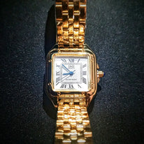 Reloj QyQ Dama vintage dorado en acero inoxidable con números romanos