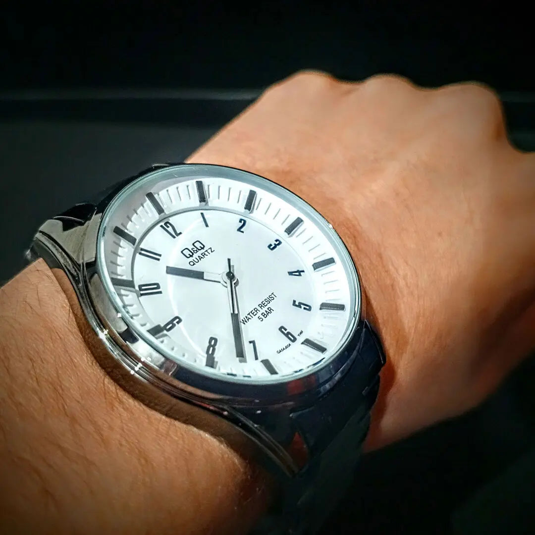 Reloj QyQ Caballero Acero inoxidable Negro y blanco Ref. QA54J004