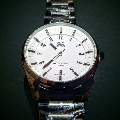 Reloj QyQ Caballero Acero inoxidable Negro y blanco Ref. QA54J004 - Emma Home Store