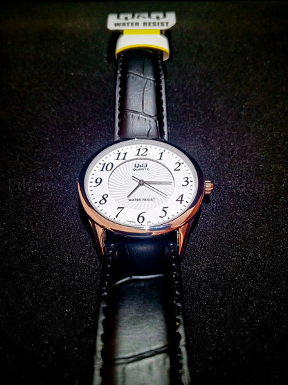 Reloj QyQ  caballero en cuero Negro y blanco Ref: Q948J304Y - Emma Home Store