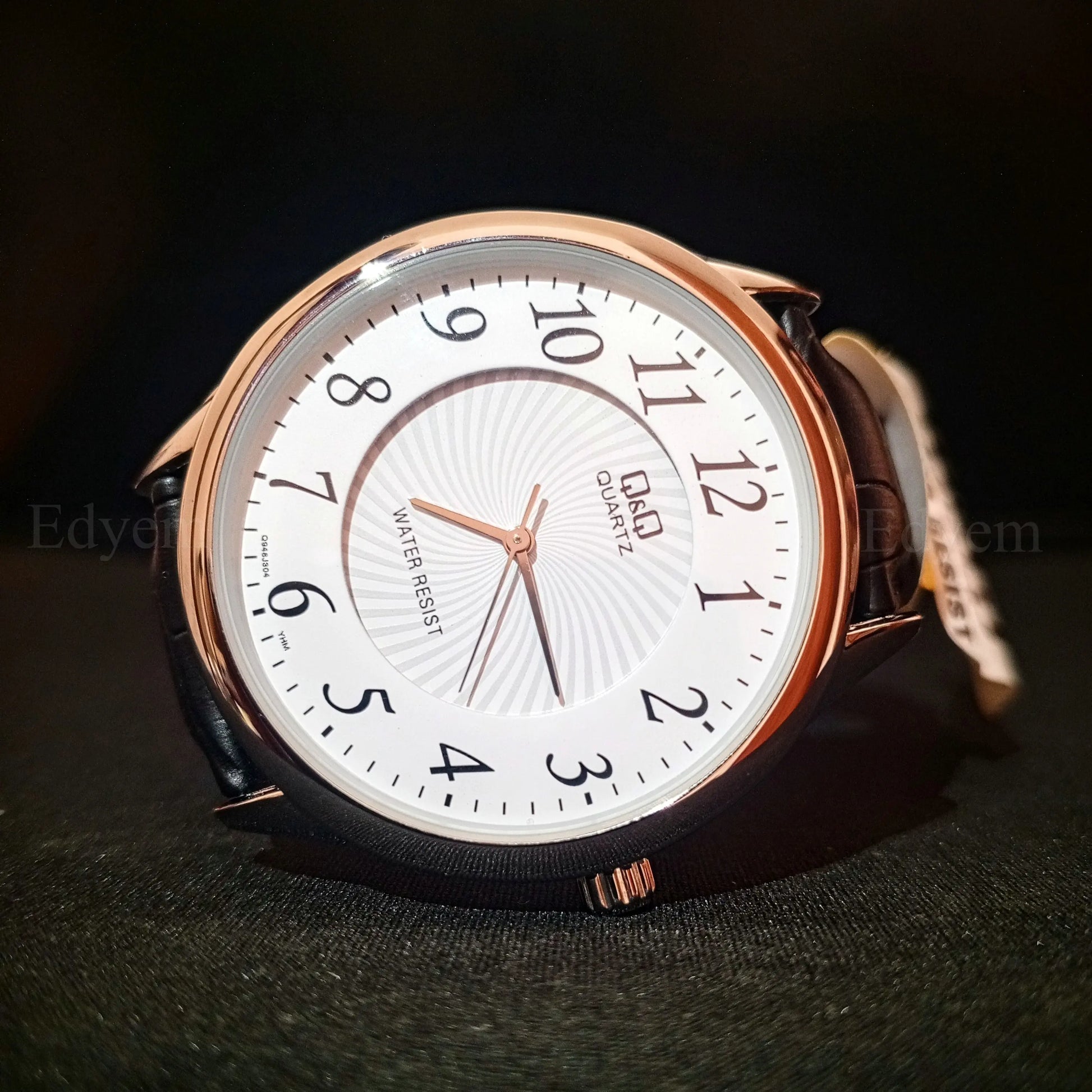 Reloj QyQ  caballero en cuero Negro y blanco Ref: Q948J304Y - Emma Home Store
